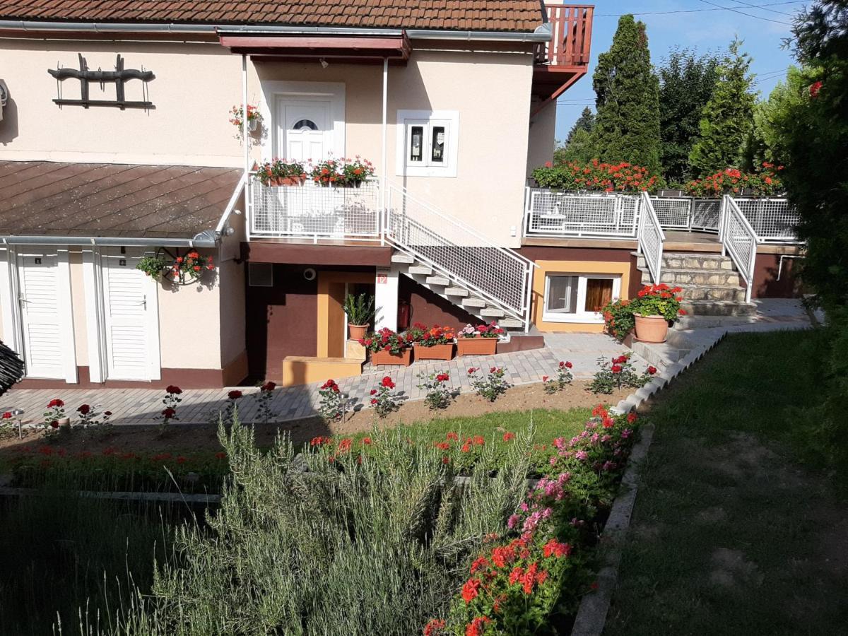 Bed and Breakfast Rozsakert Vendeghaz Сиглигет Экстерьер фото